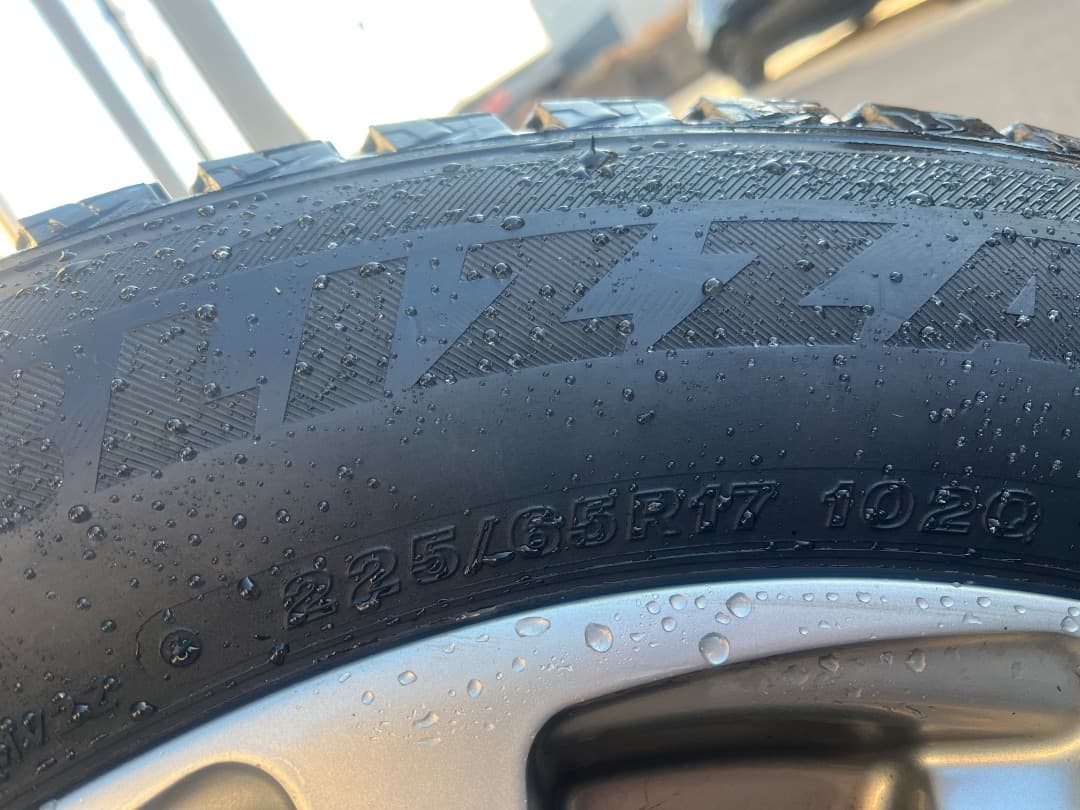 イカさん　専用　225/65R/17 ブリヂストン　ブリザック　　ＤＭ－Ｖ２