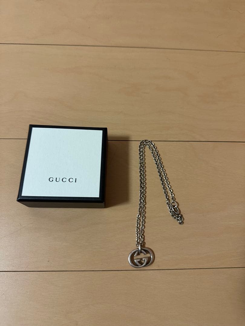 Gucci ネックレス　シルバー　ロゴ