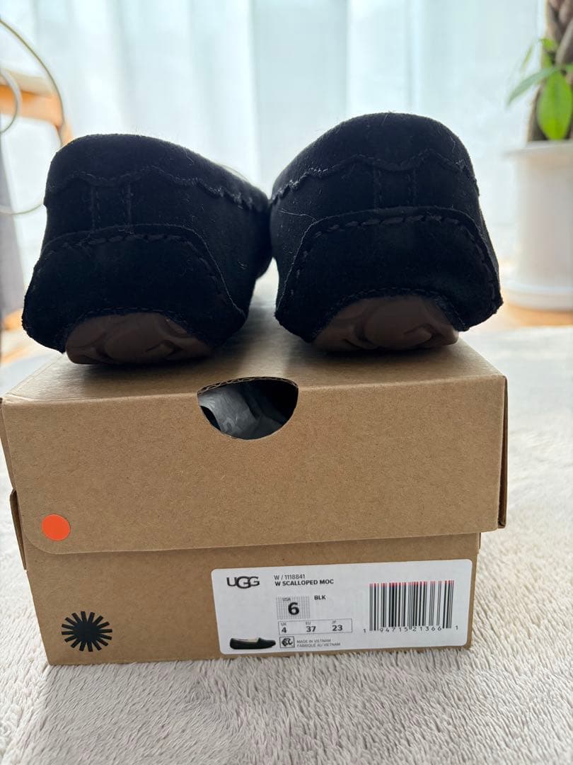 UGG モカシン スリッポン ムートン ボア ブラック
