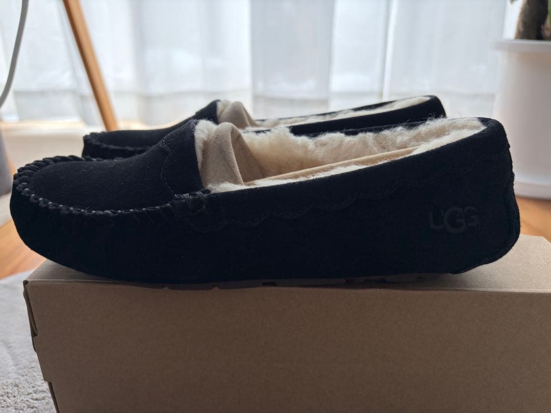 UGG モカシン スリッポン ムートン ボア ブラック