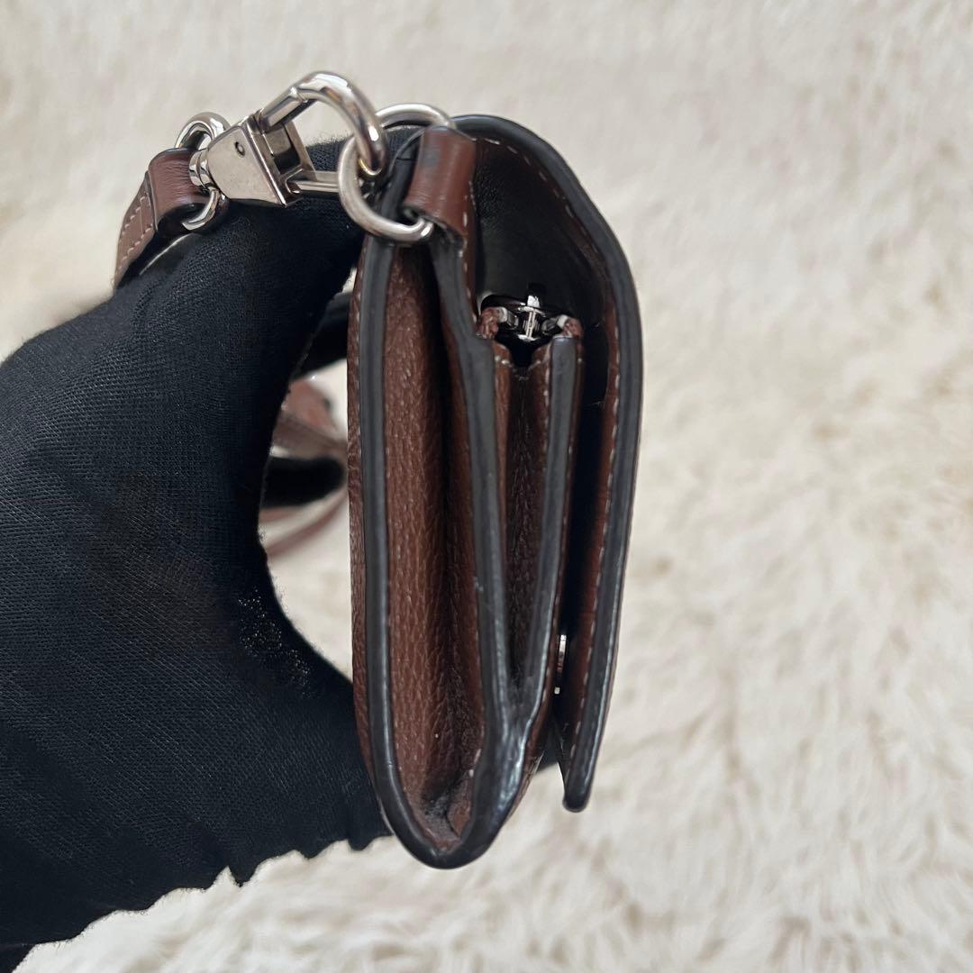 Burberry TBロゴ ショルダーウォレット 二つ折り財布 ブラウン