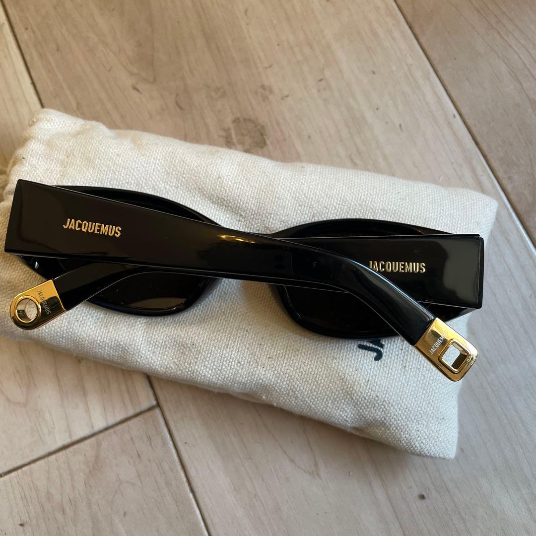 JACQUEMUS ブラック スクエア サングラス