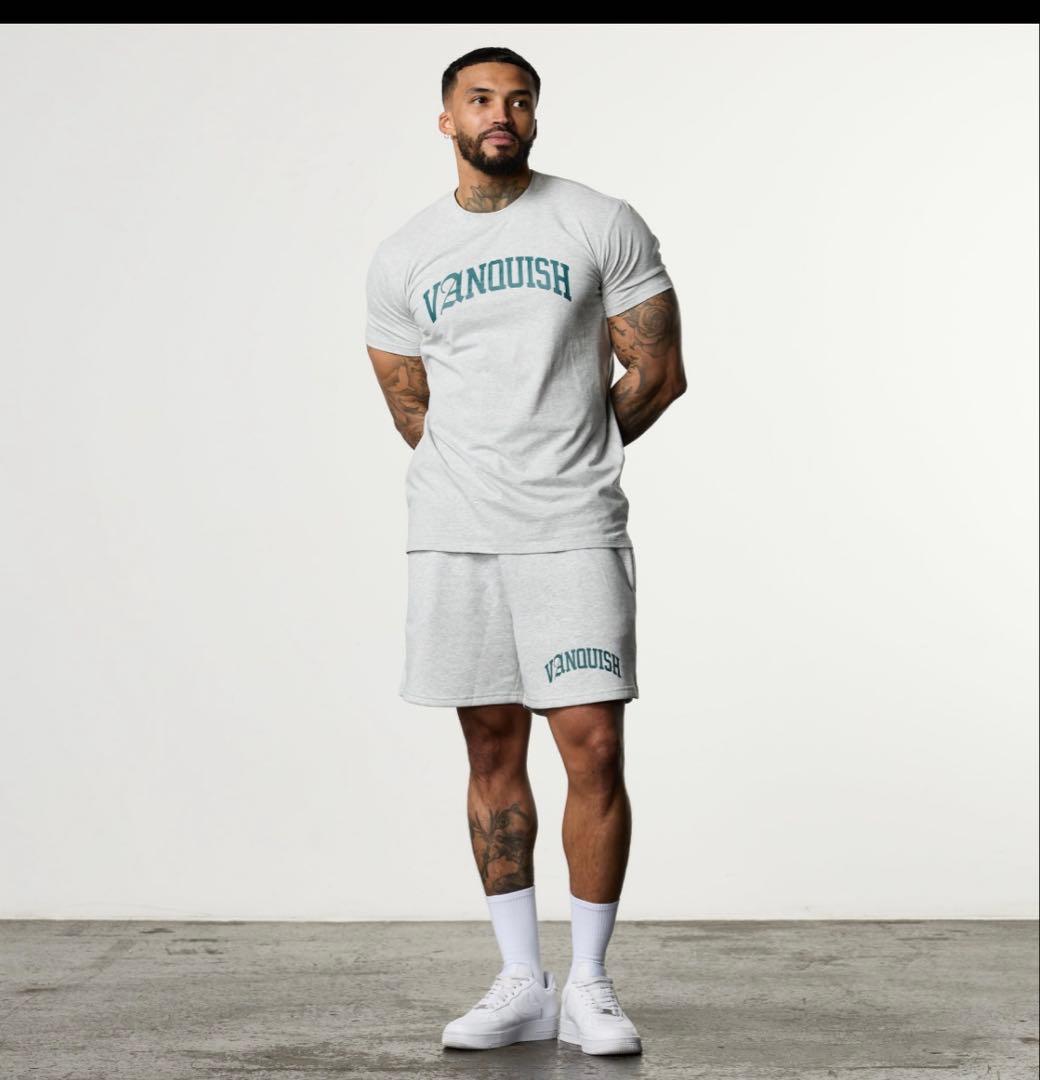 vanquish fitness スリムフィットTシャツ