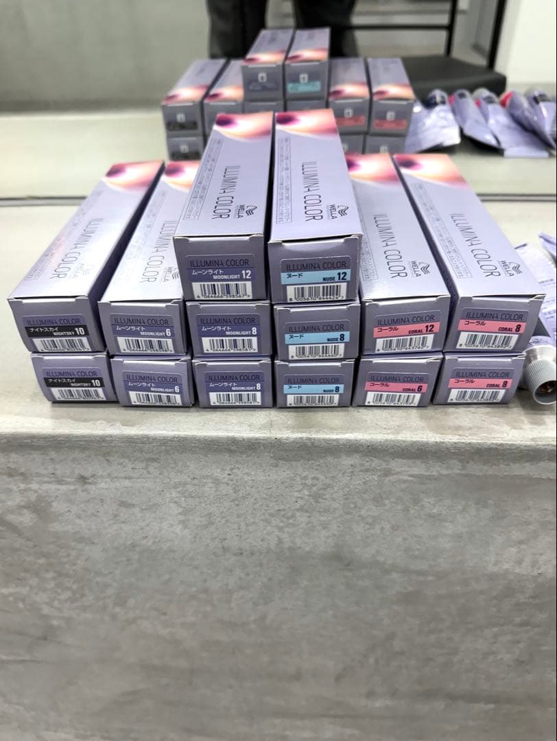 チ*屋様 【年末年始限定　大特価！】illumina イルミナカラー　新品14本