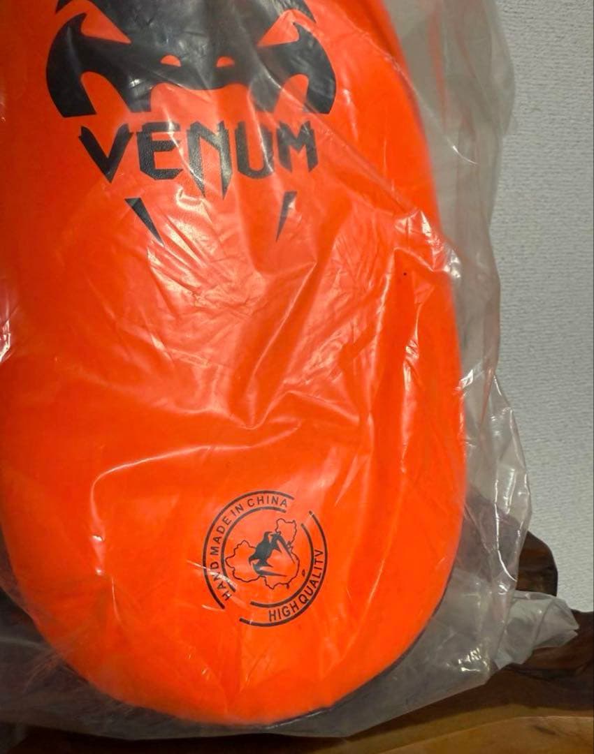 n*o様 【新品未開封】VENUM キックミットオレンジ【次回入荷は年末？】