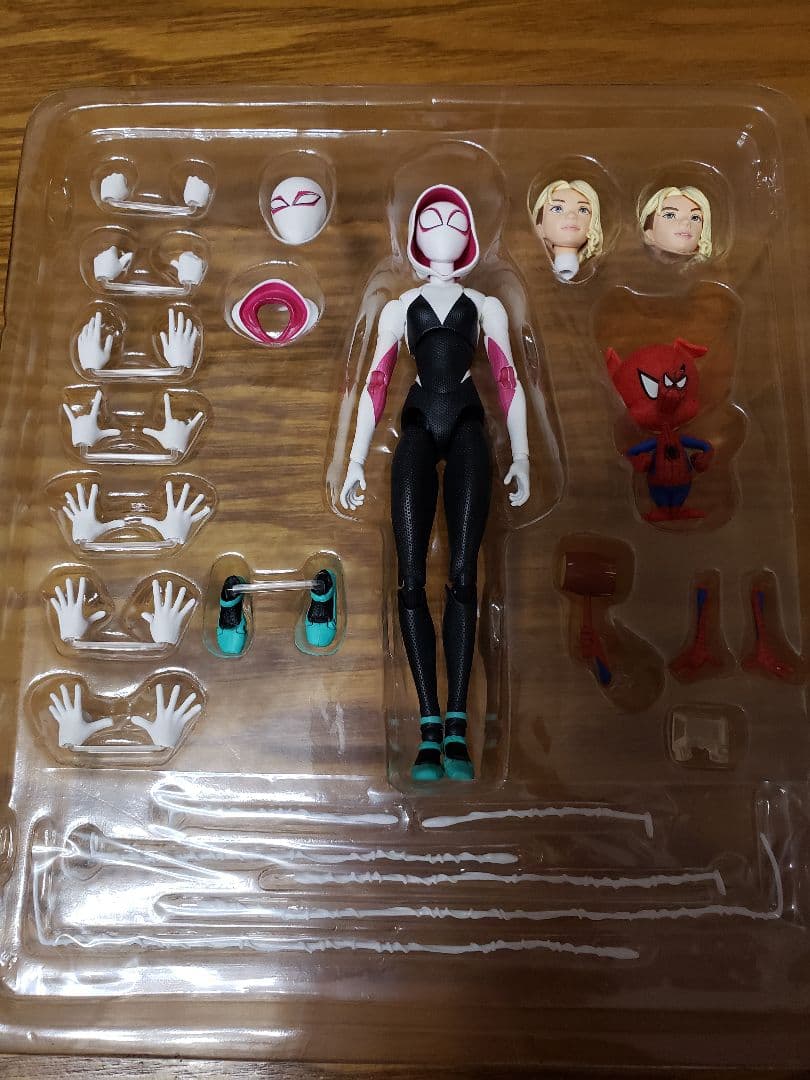 MAFEX スパイダーグウェン No.134 フィギュア スパイダーバース