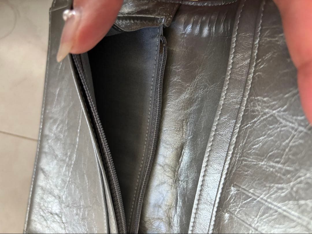 CHANEL シルバー 二つ折り長財布★美品★