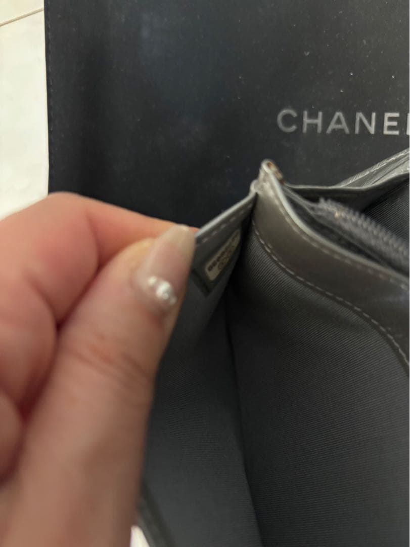 CHANEL シルバー 二つ折り長財布★美品★