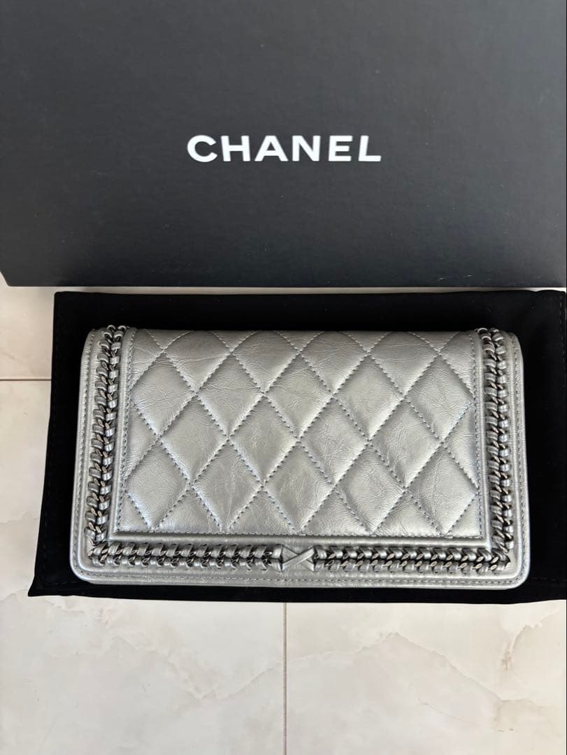 CHANEL シルバー 二つ折り長財布★美品★