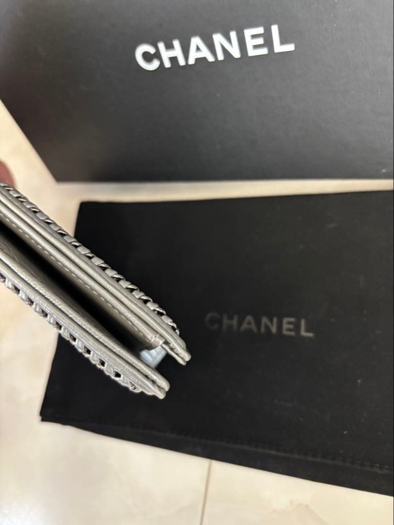 CHANEL シルバー 二つ折り長財布★美品★