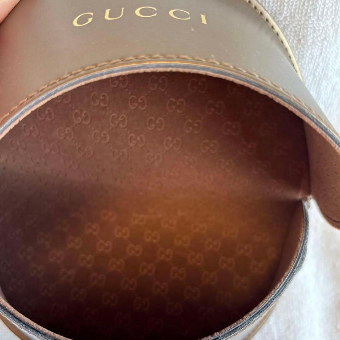 Gucci ブラック サングラス ゴールドロゴ