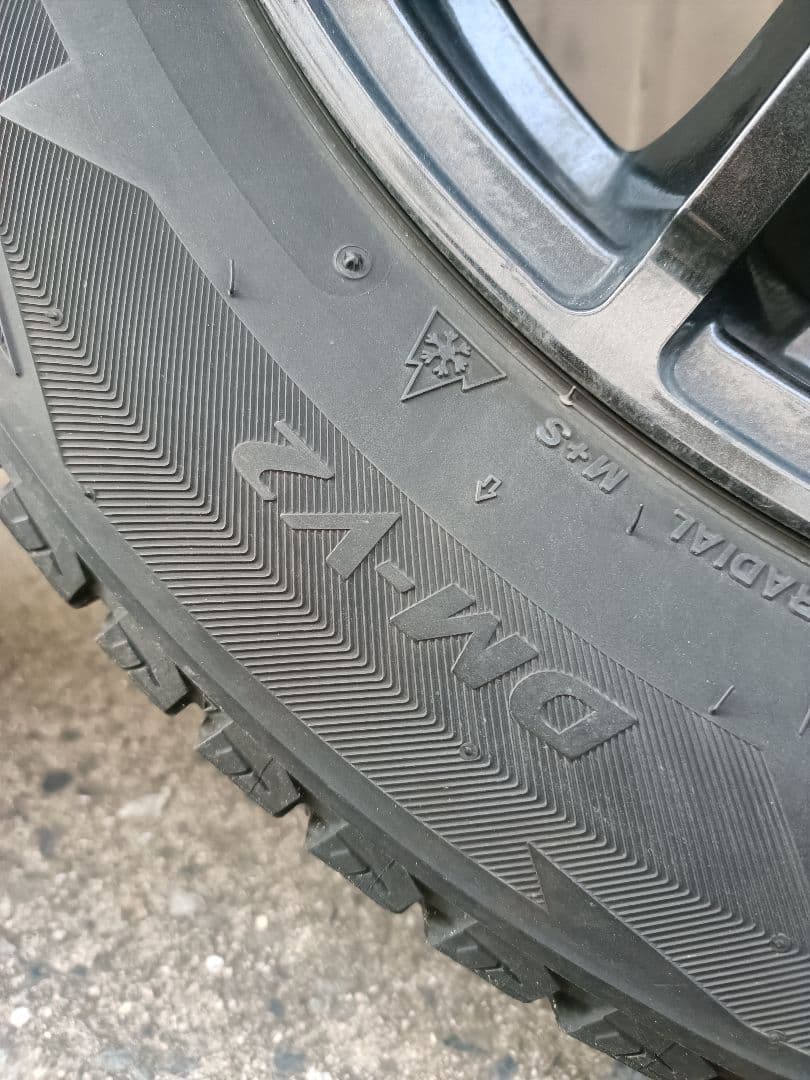 最終値下げ【送料込み】225/60R17スタッドレスBLIZZAK DM-V2①