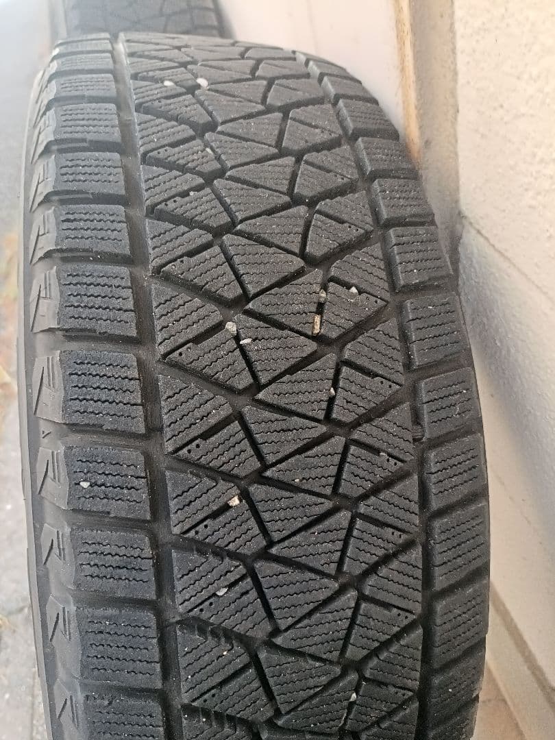 最終値下げ【送料込み】225/60R17スタッドレスBLIZZAK DM-V2①