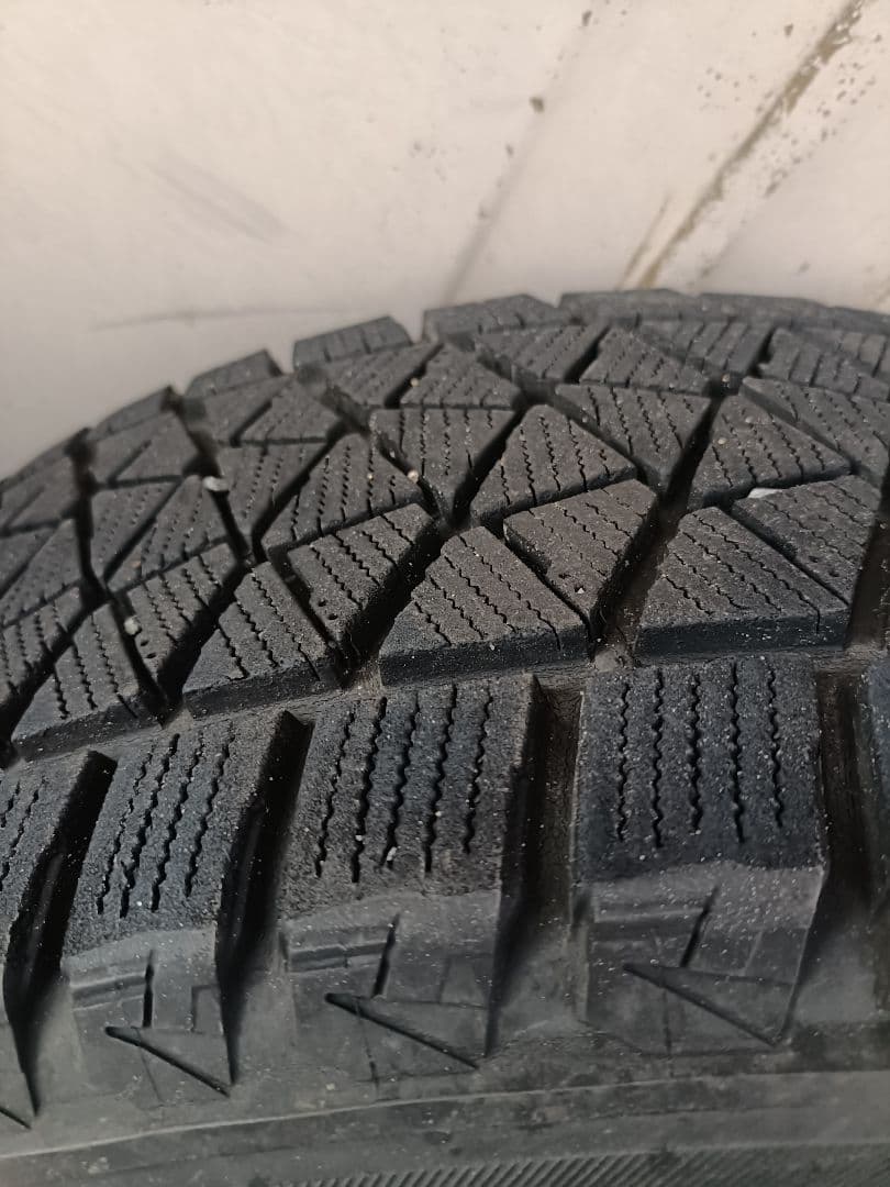 最終値下げ【送料込み】225/60R17スタッドレスBLIZZAK DM-V2①