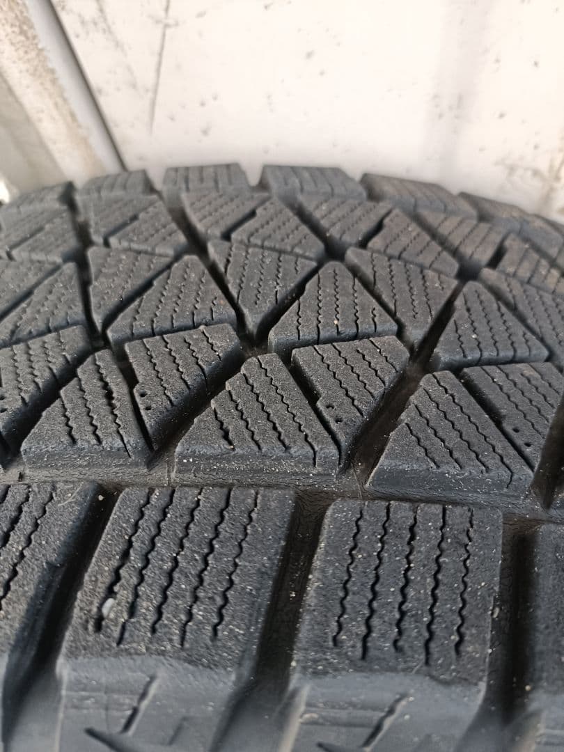 最終値下げ【送料込み】225/60R17スタッドレスBLIZZAK DM-V2①