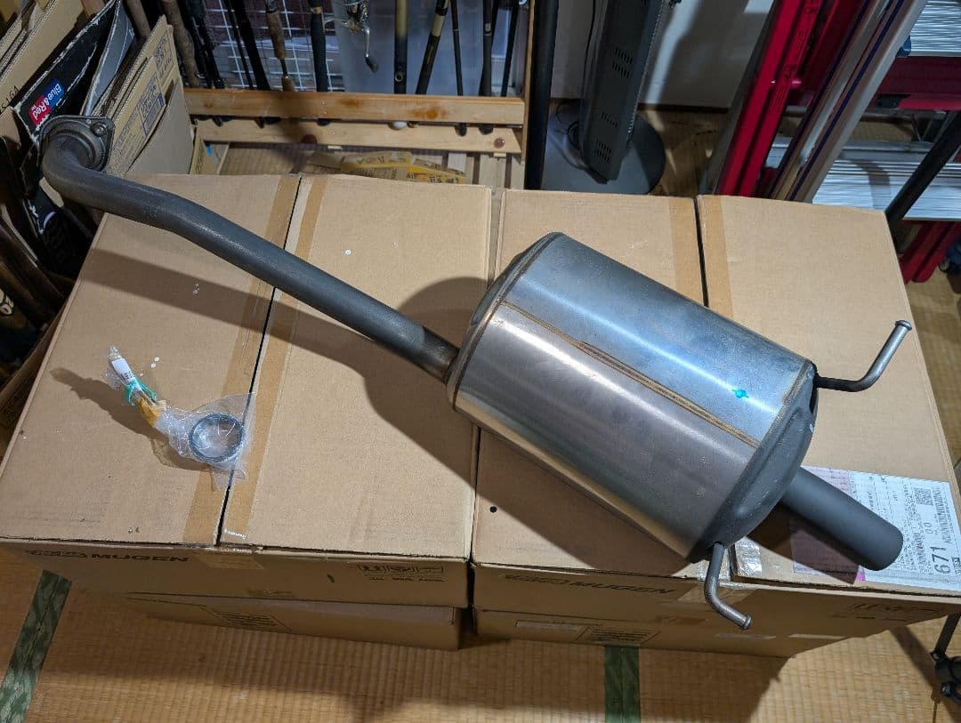 A。　HONDA　RVヴェゼル　純正マフラー　新古品