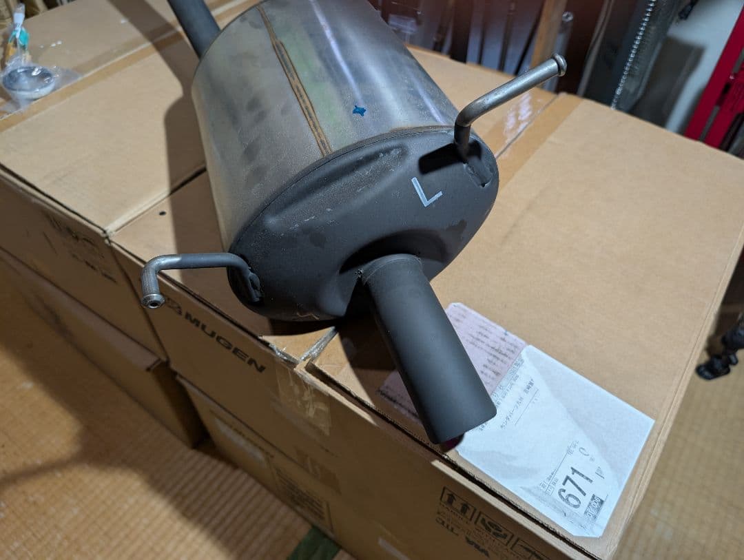 A。　HONDA　RVヴェゼル　純正マフラー　新古品
