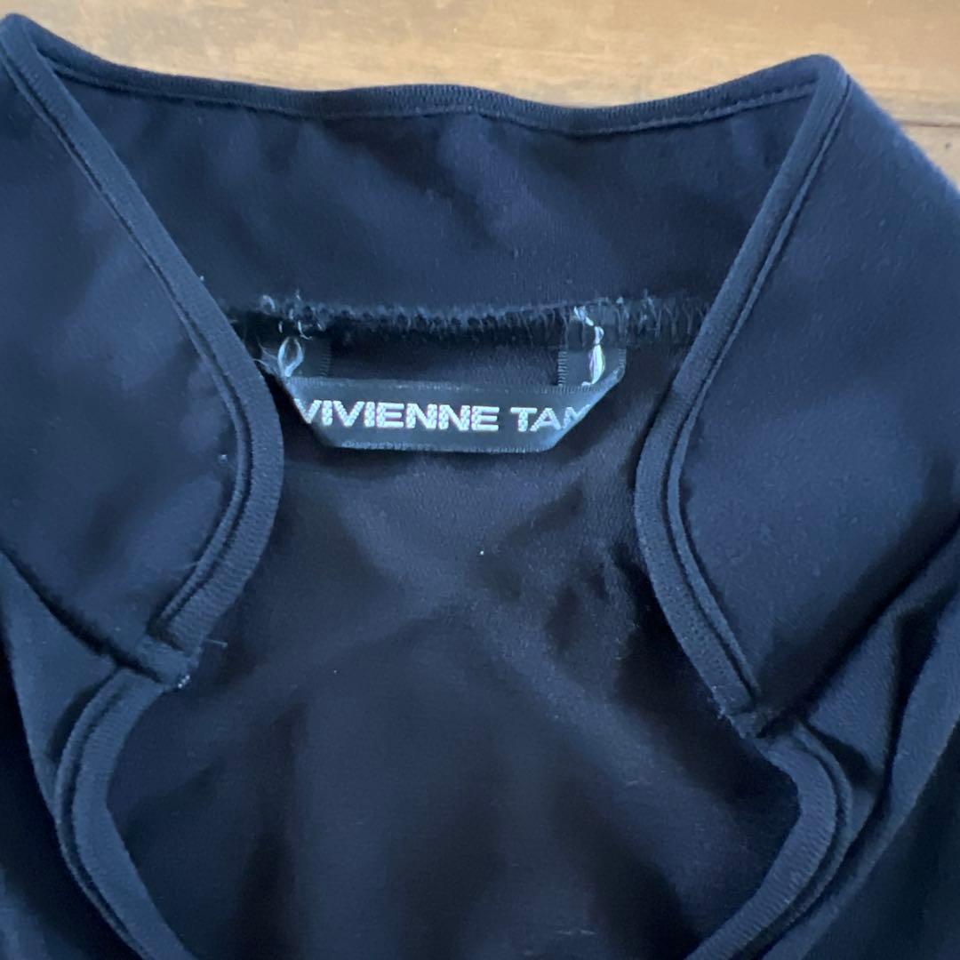 VIVIENNE TAM ブラック ハーフジップ Tシャツ