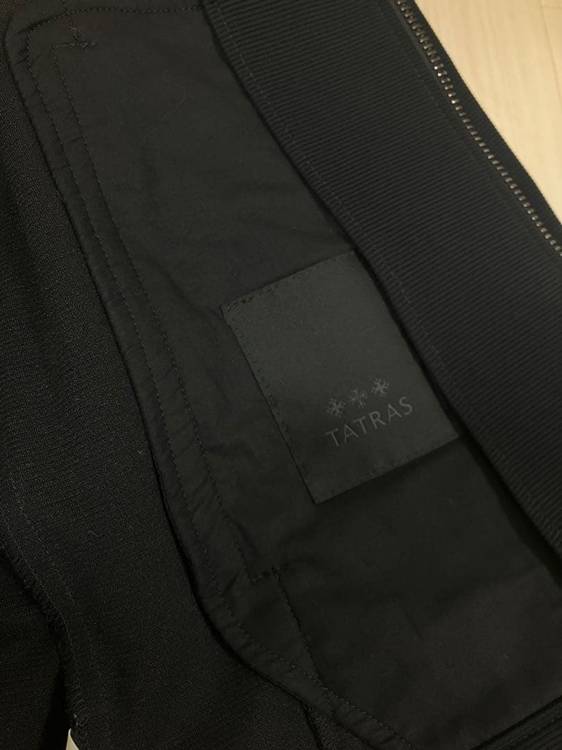TATRAS ブラック ジップアップジャケット　01