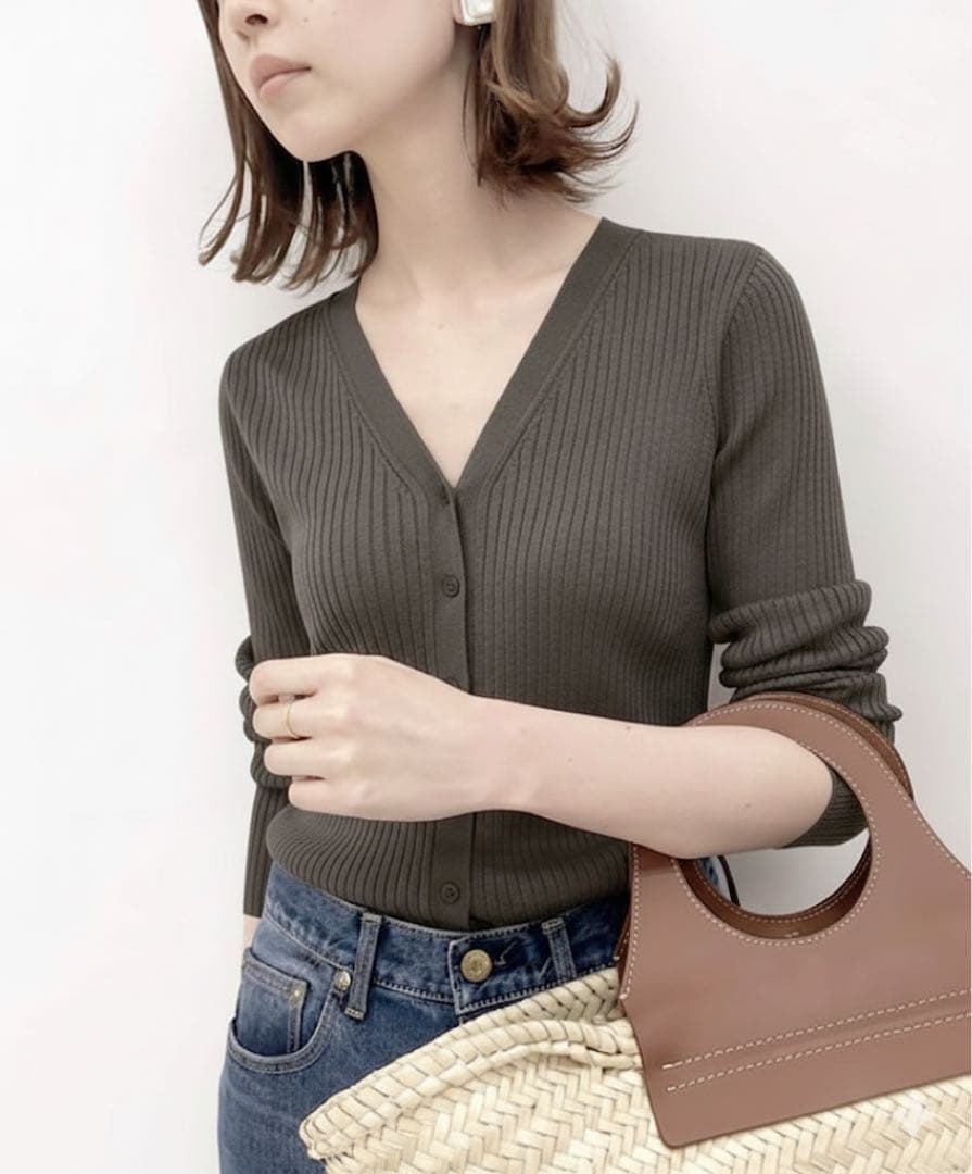 IENA／シルク混×開きひかえめVネックリブニットカーディガン チャコールグレー