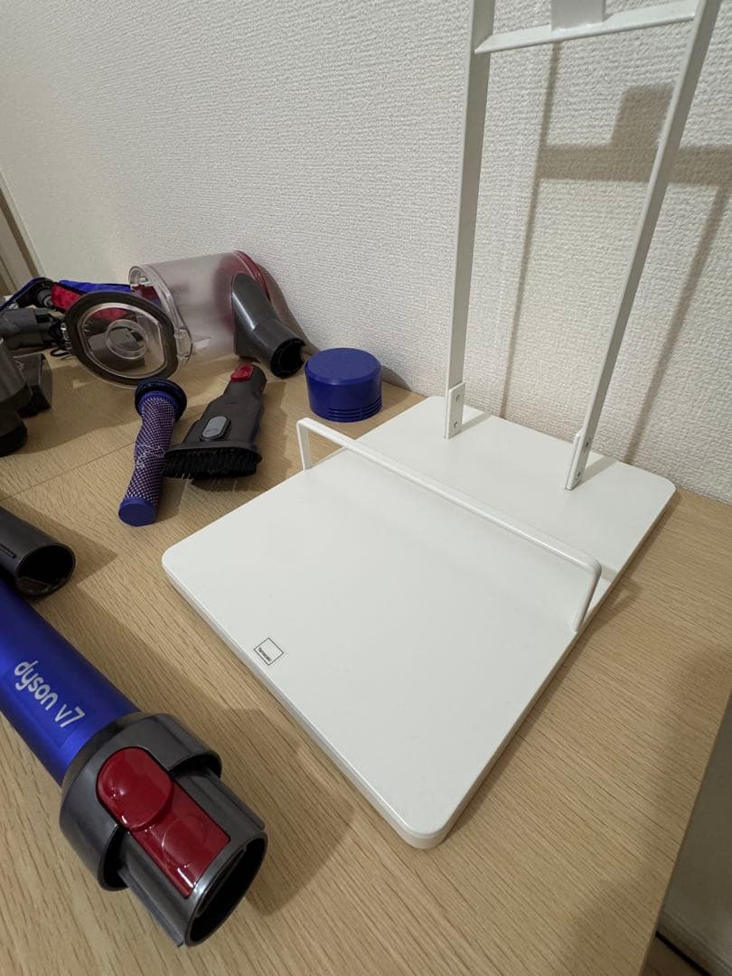 Dyson V7 コードレススティッククリーナー 本体+クリーナースタンド