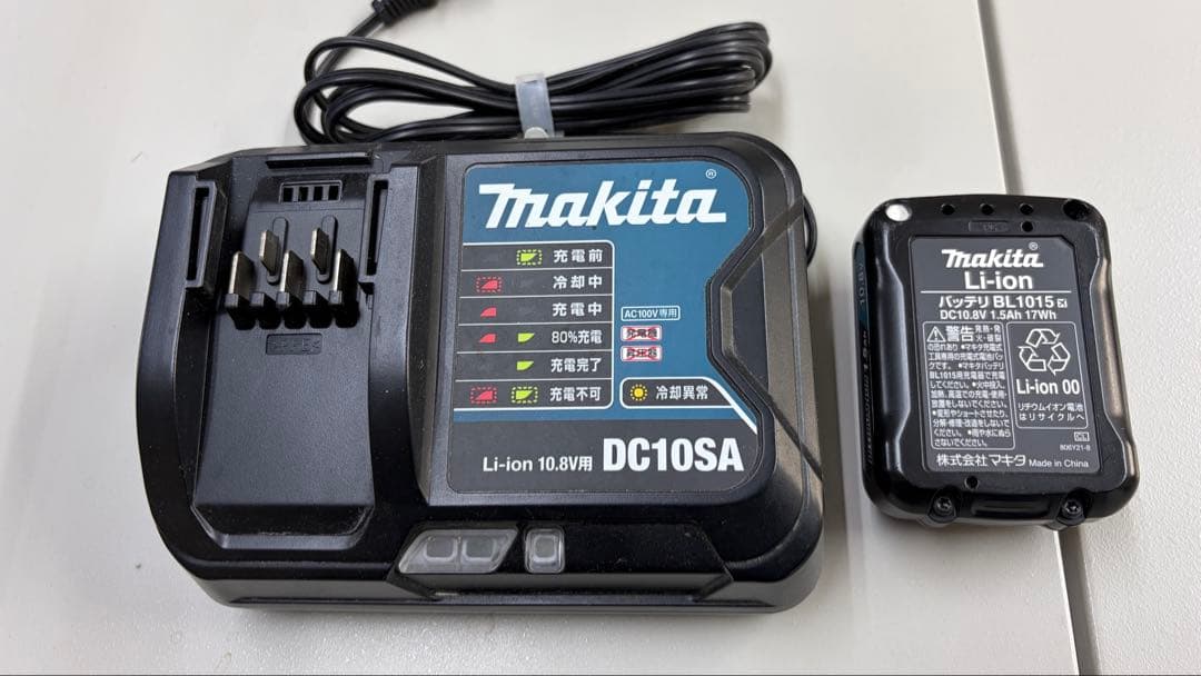 Makita スティッククリーナーCL107FD 純正バッテリー純正充電器
