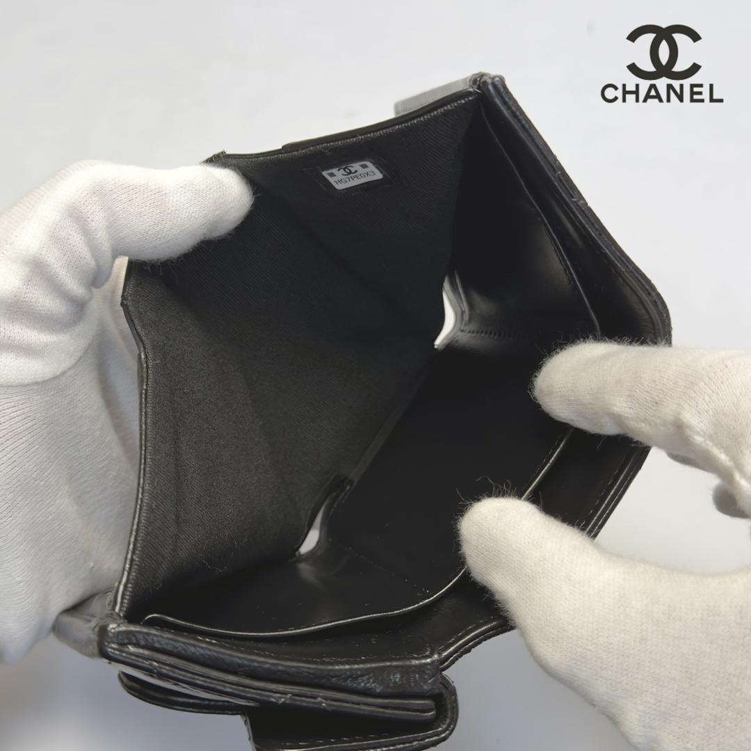 正規品　新型タイプ　シャネル　マトラッセ　ゴールド金具　Wホック　三つ折り財布