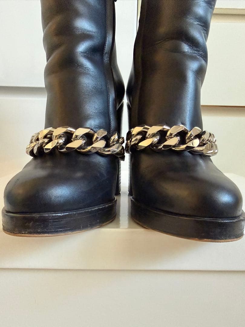 GIVENCHYジバンシィ チェーンブーツ カーフレザーショートブーツ ブラック