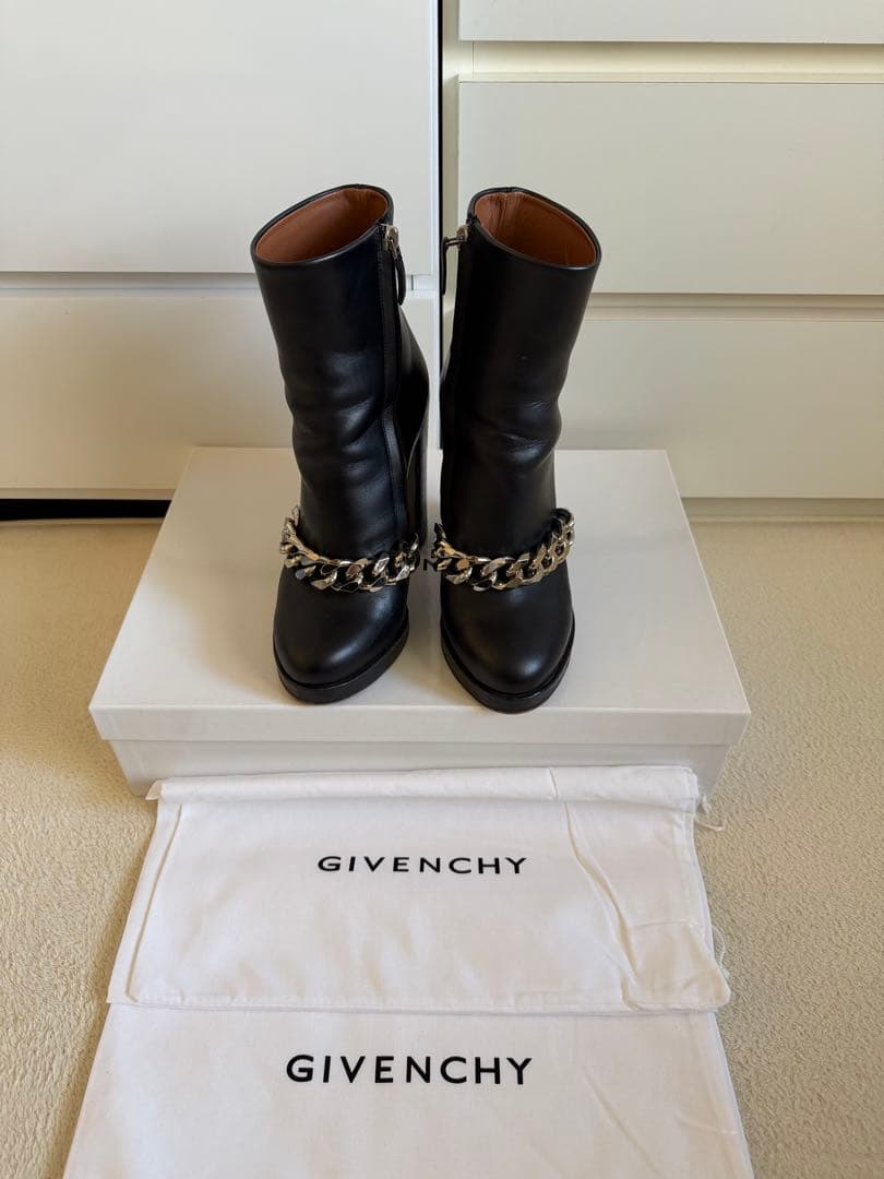GIVENCHYジバンシィ チェーンブーツ カーフレザーショートブーツ ブラック