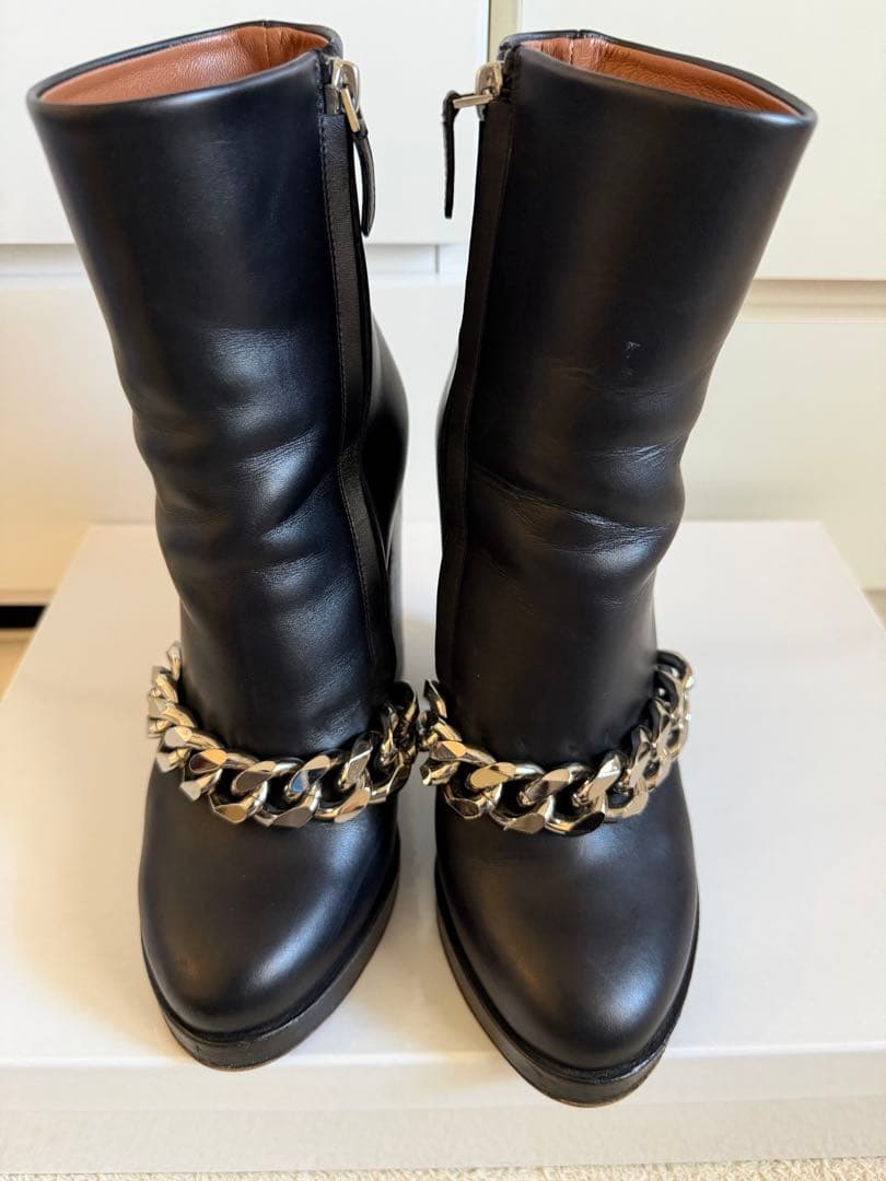 GIVENCHYジバンシィ チェーンブーツ カーフレザーショートブーツ ブラック