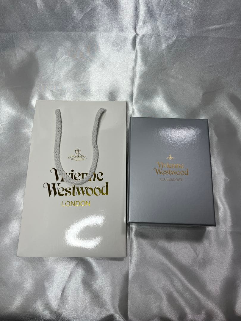 新品 Vivienne Westwood ブラック ヴィヴィアン柄 三つ折り財布