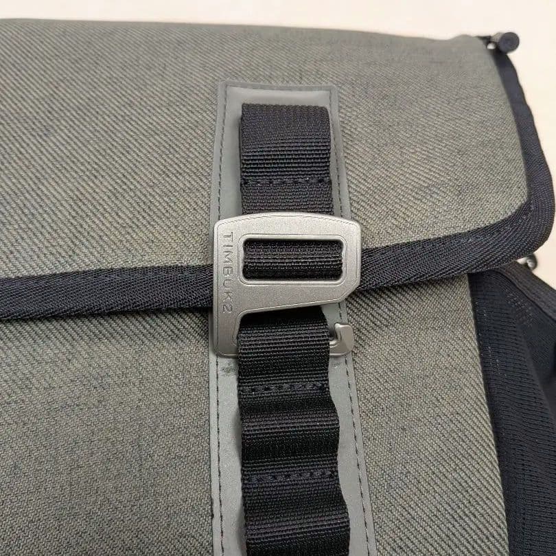 【美品】Timbuk2 Command メッセンジャーバッグ（カーボン・Sサイズ