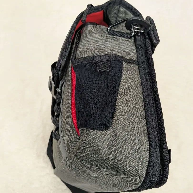【美品】Timbuk2 Command メッセンジャーバッグ（カーボン・Sサイズ