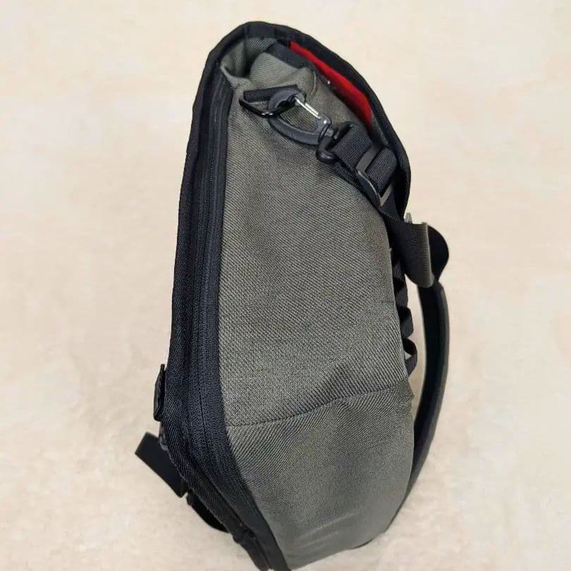 【美品】Timbuk2 Command メッセンジャーバッグ（カーボン・Sサイズ
