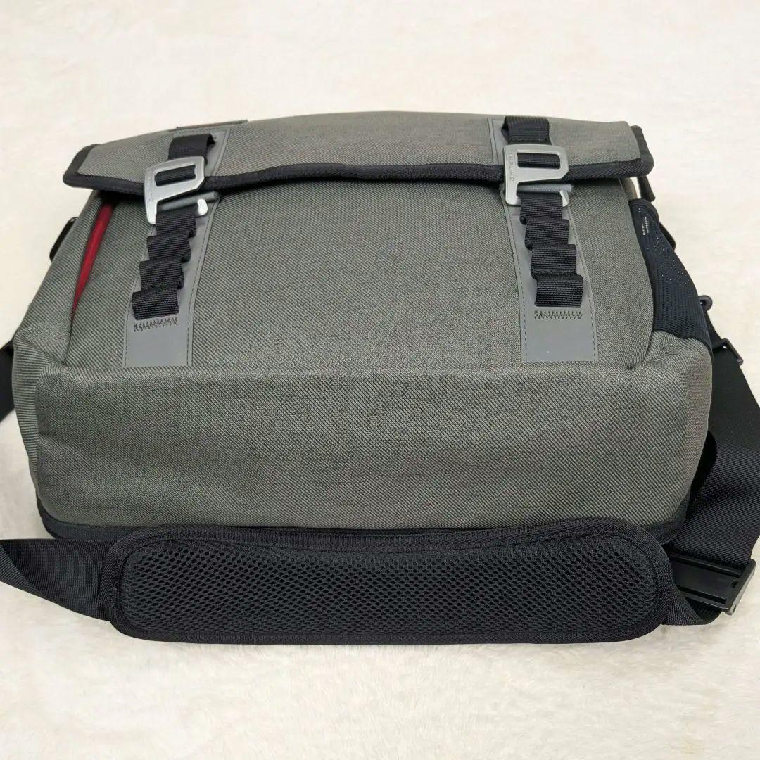 【美品】Timbuk2 Command メッセンジャーバッグ（カーボン・Sサイズ