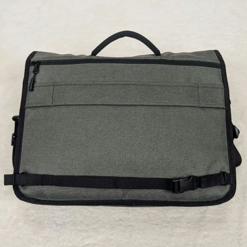 【美品】Timbuk2 Command メッセンジャーバッグ（カーボン・Sサイズ