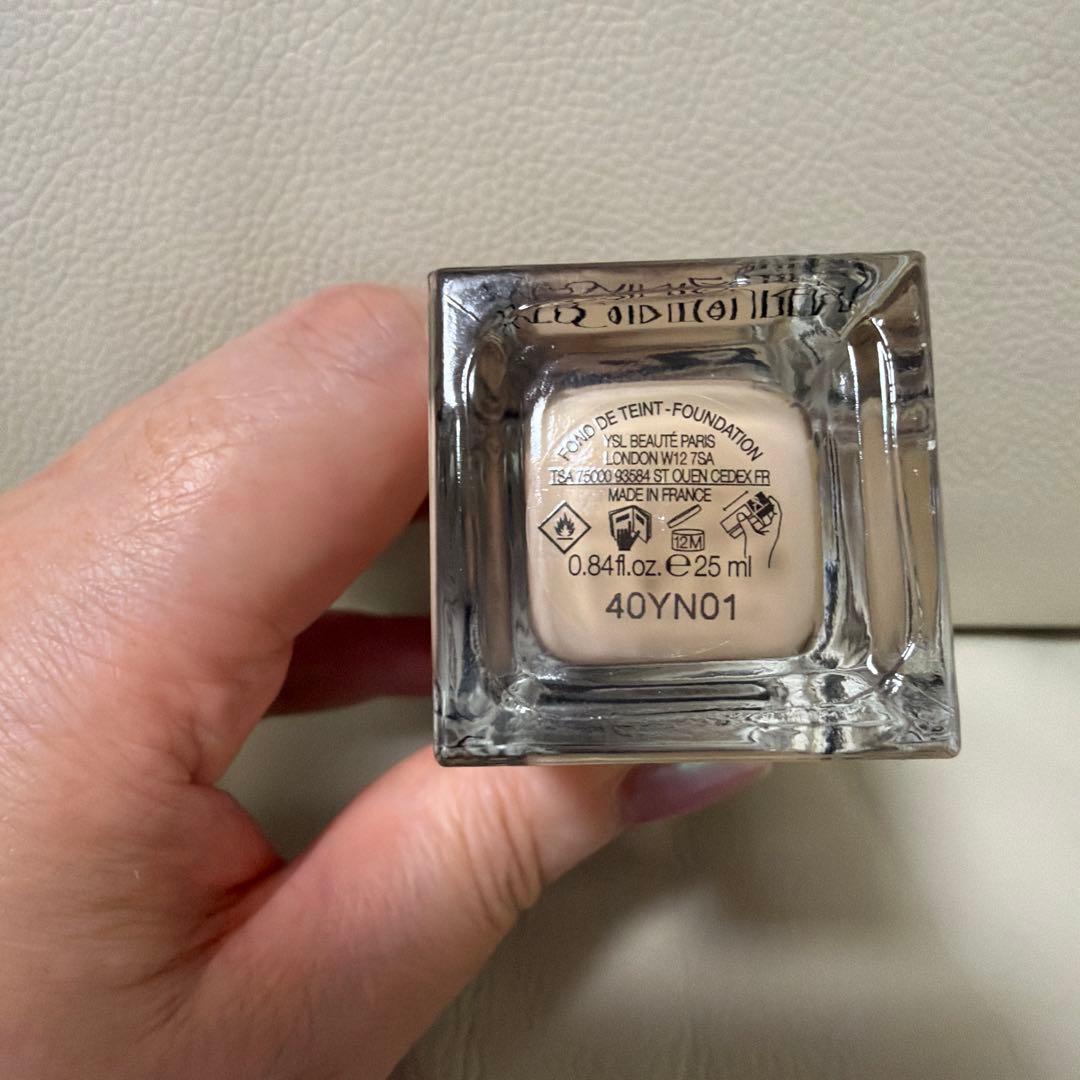 イヴ　サンローラン　オールアワーズ リキッド グロウ LC1 25ml
