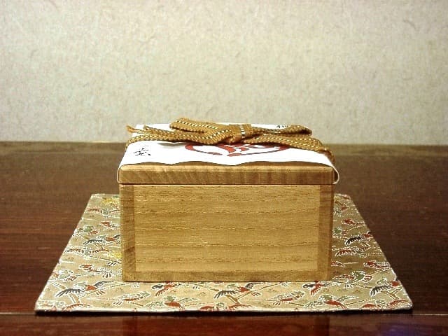 京焼・清水焼　森野嘉光作　楢葉　香合　無傷　共箱　保証。