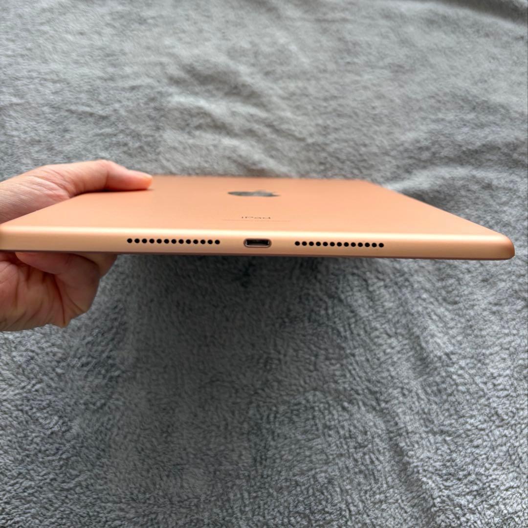 Apple iPad (第８世代) Wi-Fi 32GB ゴールド