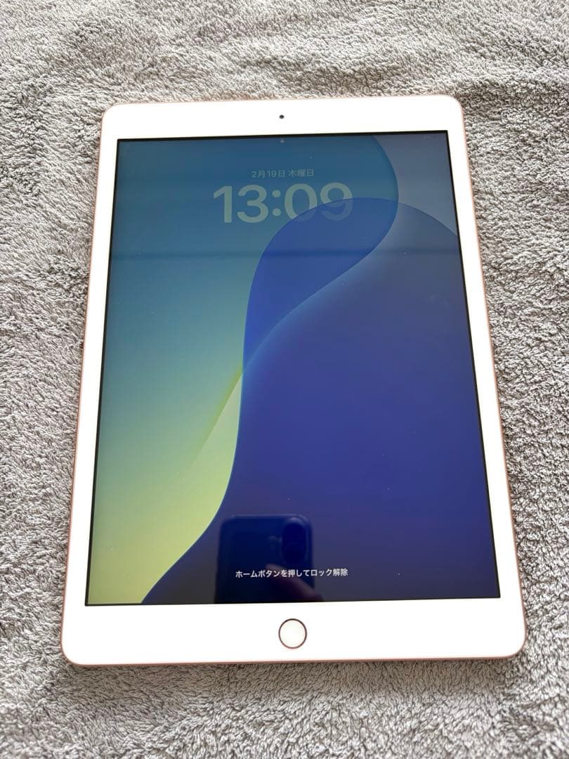 Apple iPad (第８世代) Wi-Fi 32GB ゴールド