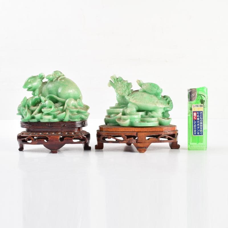 中国　玉石岫玉風　樹脂練物　鼠神獣像　置物　唐木台付　2点　N　4700