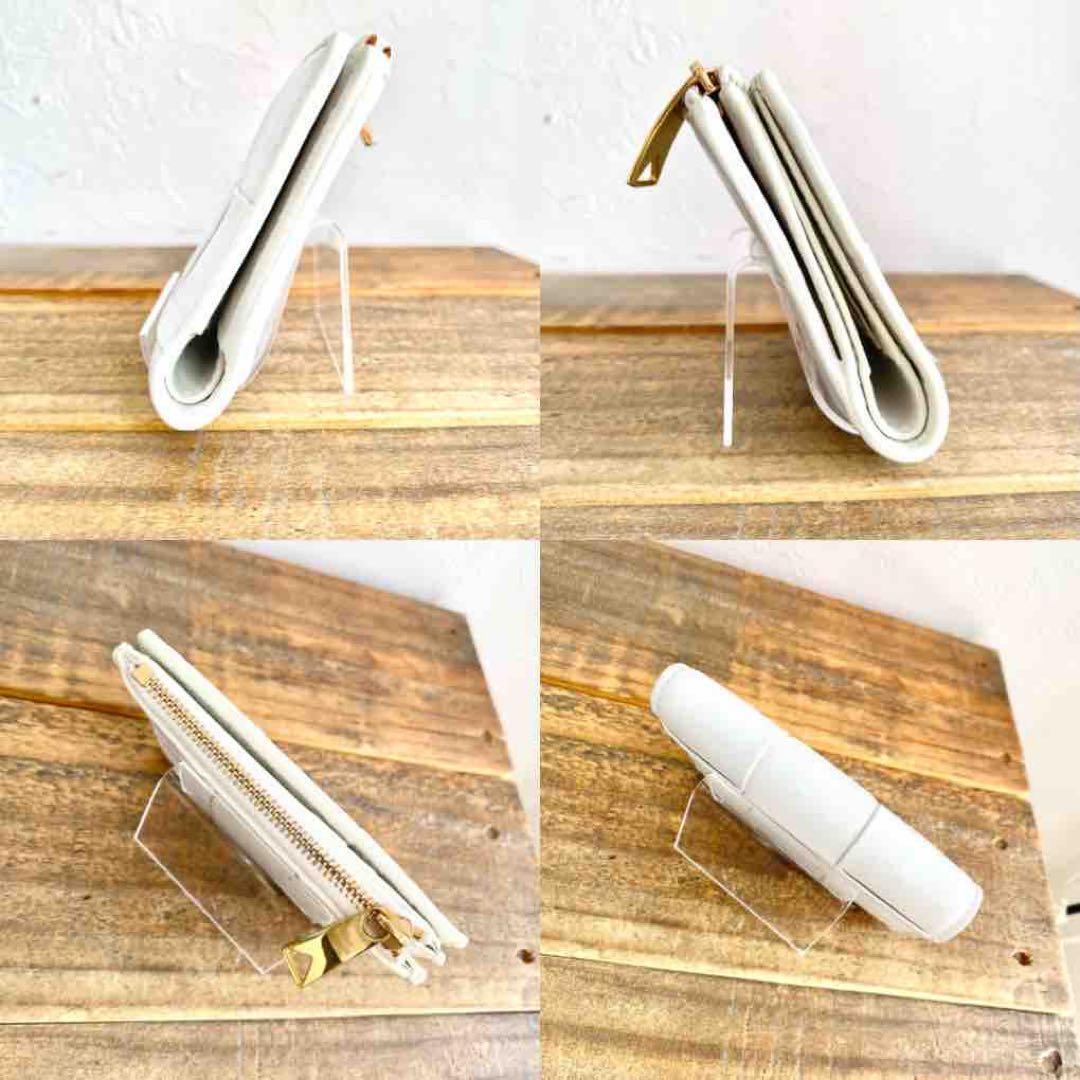 ボッテガヴェネタ マキシ イントレチャート カセット コンパクトウォレット 白