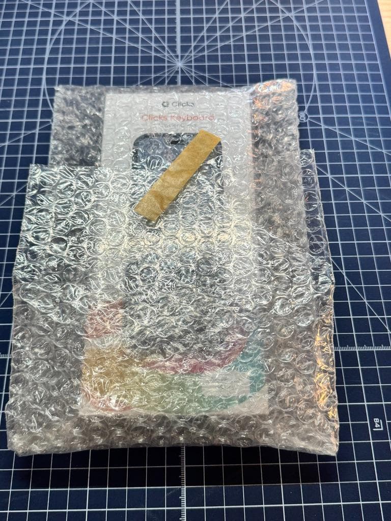 Clicks Keyboard iPhone15Proキーボードケース純正 美品