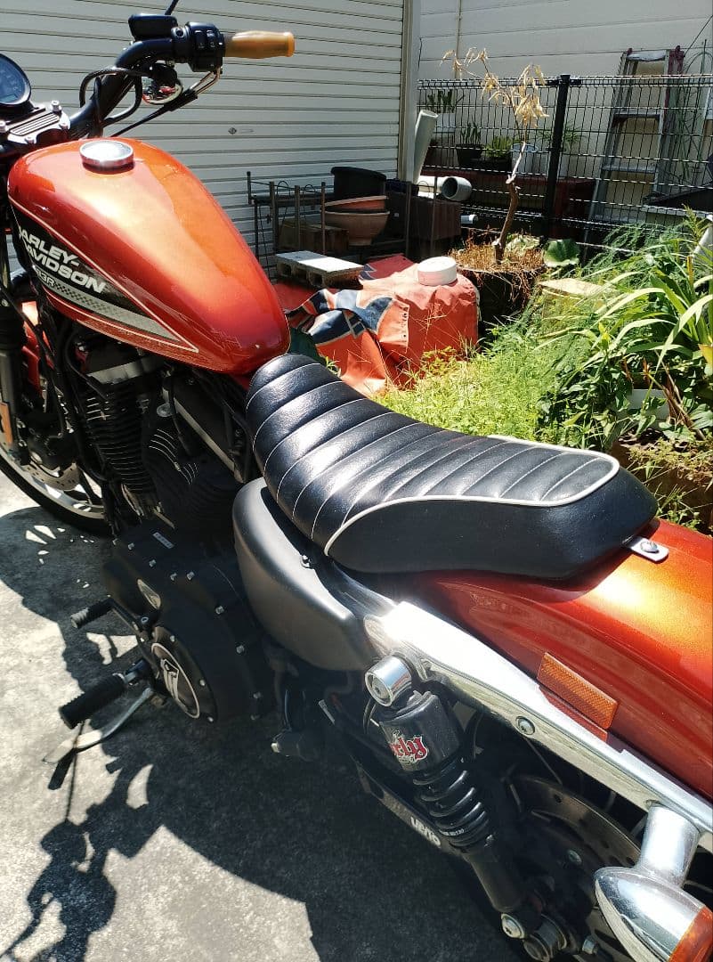 スポーツスター 883　タックロールシート　TT＆C