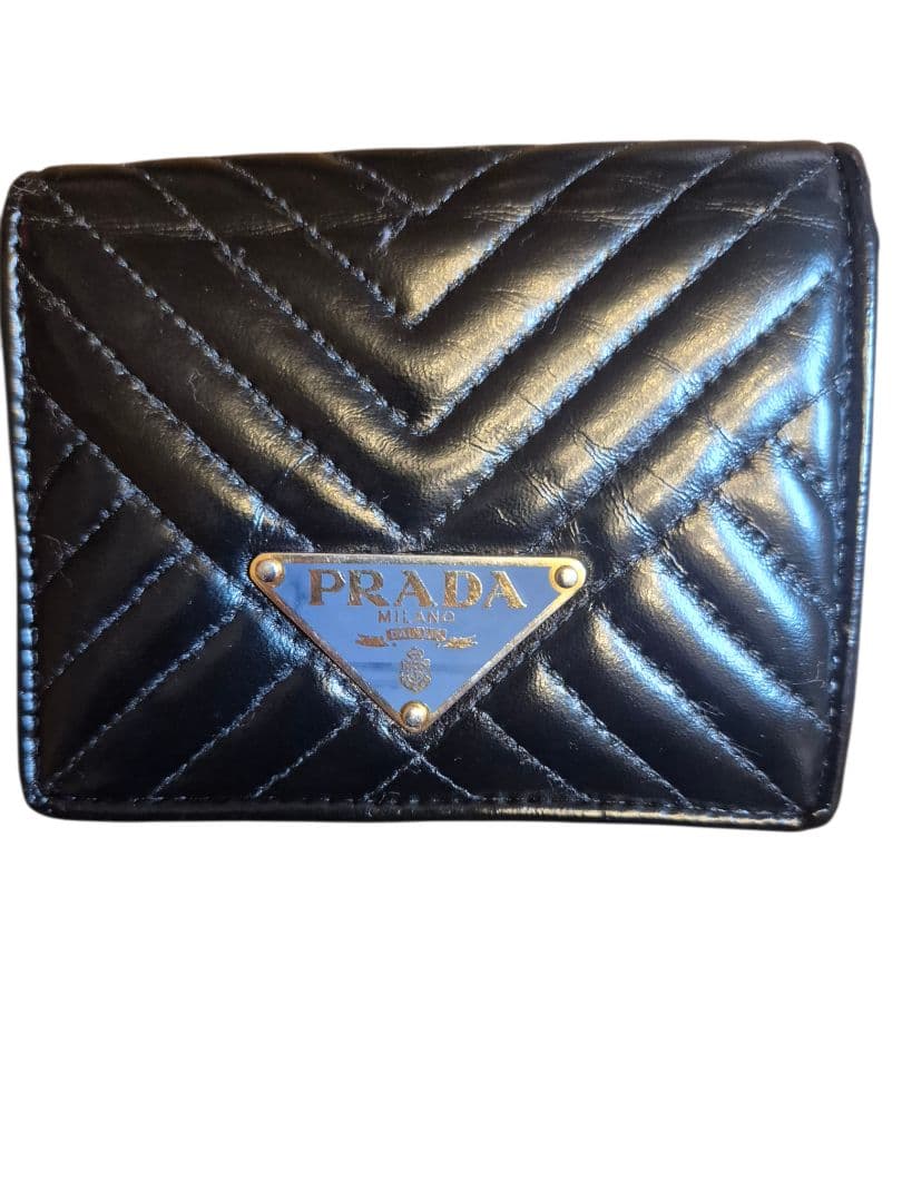 ＰＲＡＤＡ　プラダ　キルティング　ブラック　三角ロゴプレート