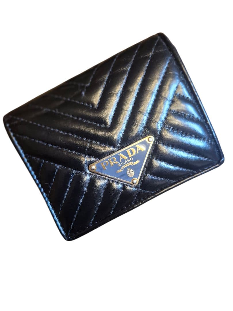 ＰＲＡＤＡ　プラダ　キルティング　ブラック　三角ロゴプレート