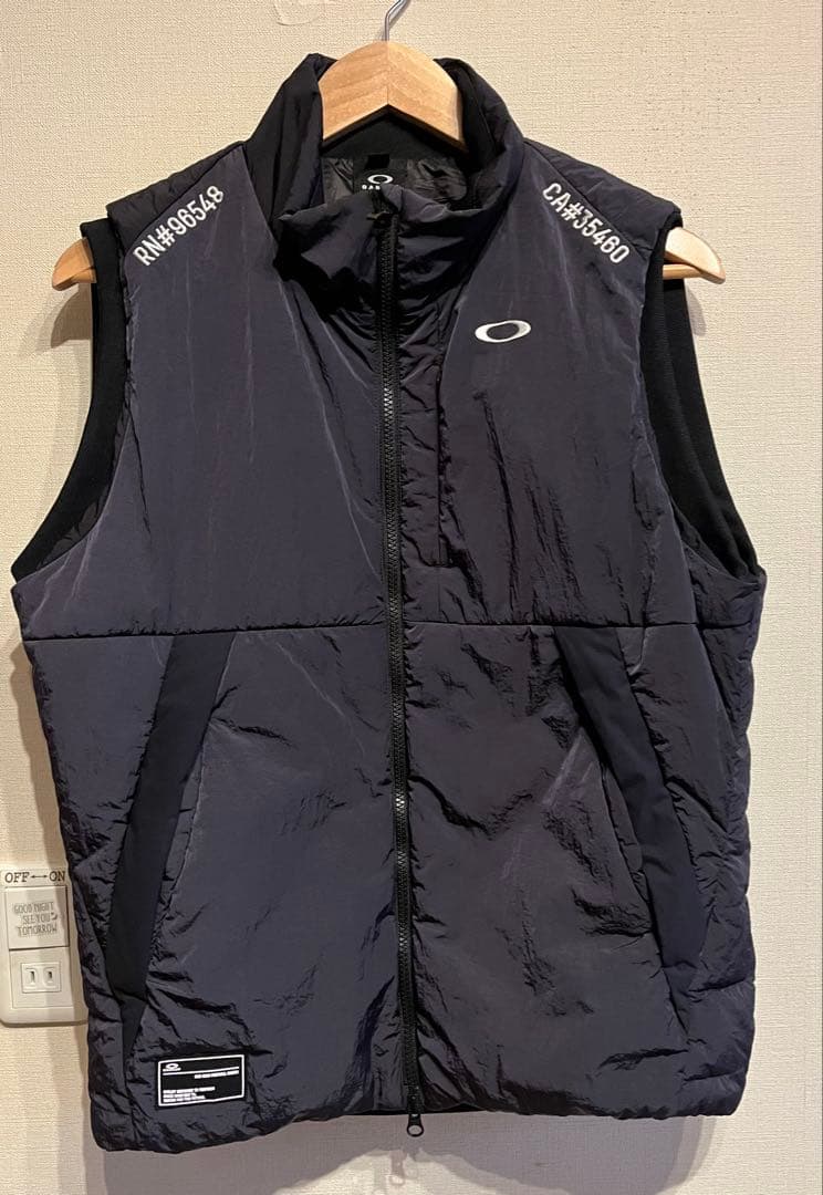 本日限定お値下げ　Oakley ベスト CA#35460 RN#96548