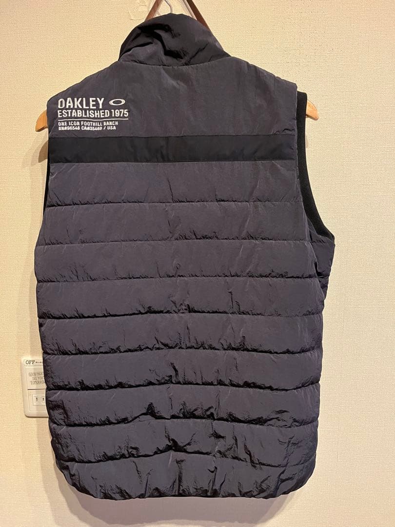 本日限定お値下げ　Oakley ベスト CA#35460 RN#96548