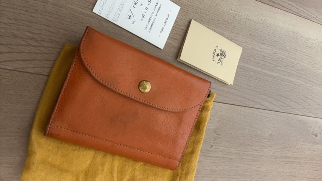 IL BISONTE 二つ折りレザーウォレット