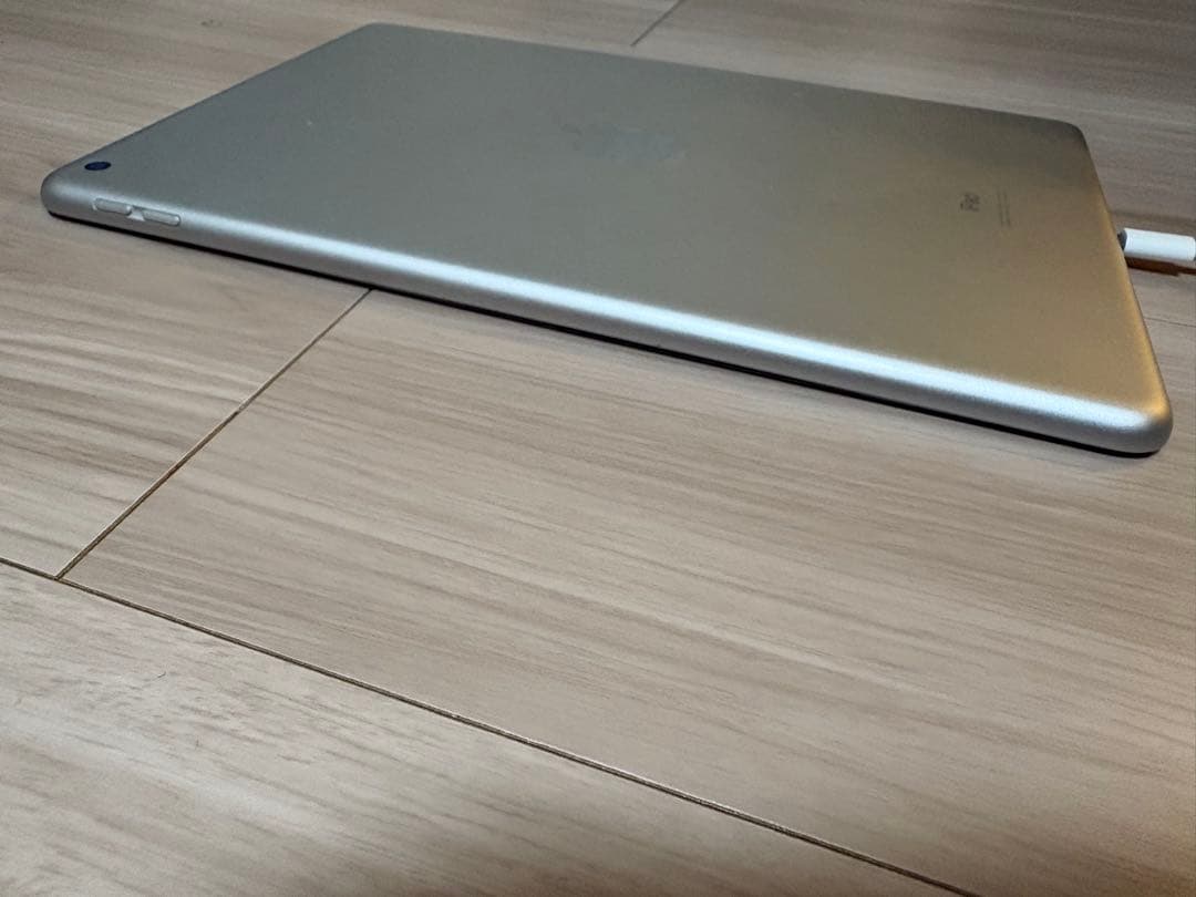iPad 第７世代　10.２インチ シルバー 本体＋箱
